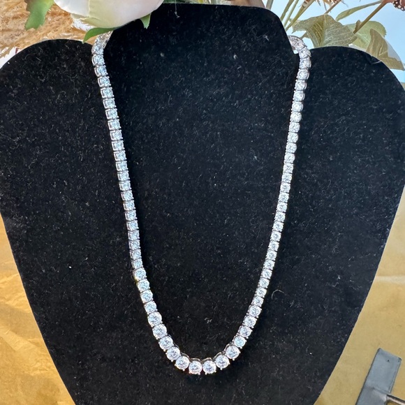 Beautiful CZ necklace by Marchesa. NWT - Picture 1 of 6